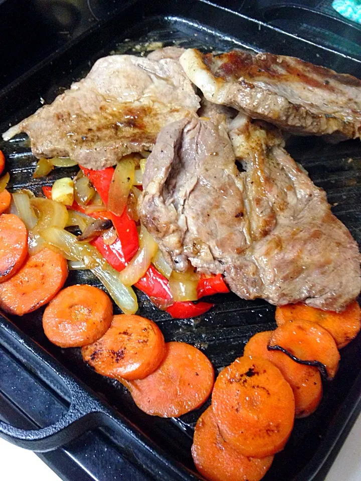 Snapdishの料理写真:Grilled Pork on Nanbu iron pan. 南部鉄器でグリルポーク|Yuriさん