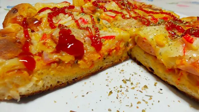 Snapdishの料理写真:Cheese crust pizza|siwanee loonthaさん