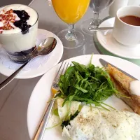 Egg whites, asparagus, onion and potato gratin, yogurt parfait, coffee, and juice: fueling up for the day!|Ray Quirolgicoさん