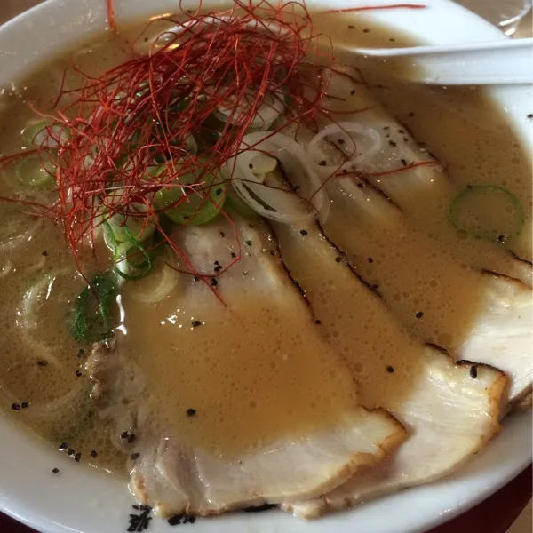 お昼ごはん
炙りチャーシュー麺
豚キムチ丼|Shuichi Kikutaさん