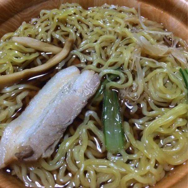 こんな時間に晩御飯
コンビニ
ラーメン＆高菜ピラフ|Shuichi Kikutaさん