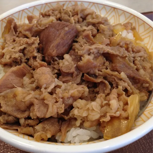 牛丼(大盛り)
３８０円なり|Shuichi Kikutaさん