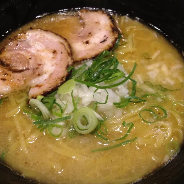 Snapdishの料理写真:塩ラーメン☆ゴハン無料(おかわり自由)
６５０円なり〜|Shuichi Kikutaさん