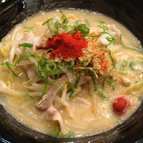 Snapdishの料理写真:日替わりランチ☆味噌ラーメン♪( ´▽｀)
ごはん無料
７００円なり〜|Shuichi Kikutaさん