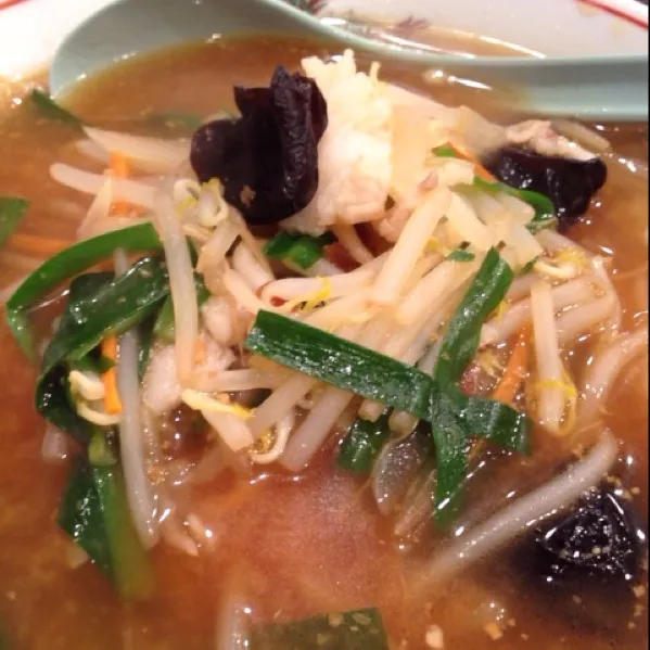 ラーメンセット☆味噌ラーメン＆唐揚げ☆ごはんお代わり自由だぁ♪( ´▽｀)
７５０円なり〜|Shuichi Kikutaさん