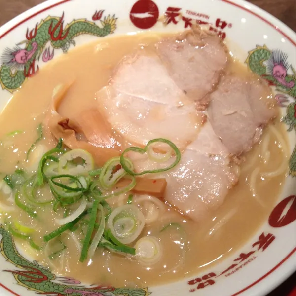 Snapdishの料理写真:ラーメン定食☆こってりレギュラー麺＆白ゴハン☆６８０円なり〜|Shuichi Kikutaさん