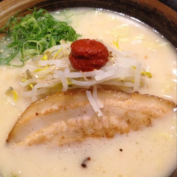 Snapdishの料理写真:チャーハンセット☆ラーメン（赤丸）＆半チャーハン☆赤丸→とんこつスープ+トウガラシ☆からーーーーい８００円なり〜|Shuichi Kikutaさん