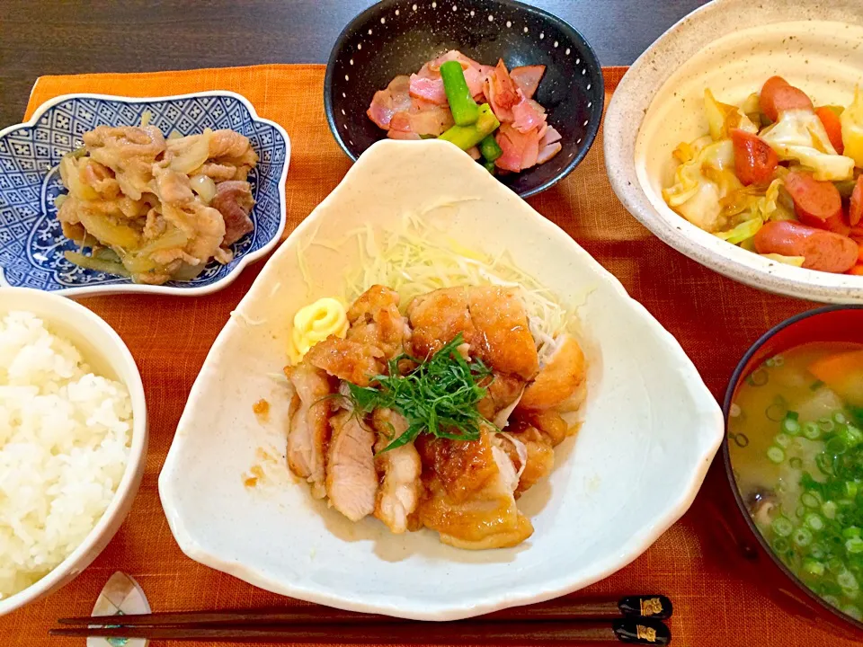 Snapdishの料理写真:チキン南蛮   生姜焼き   アスパラベーコン   野菜のドレッシング炒め   味噌汁|NAKATAさん