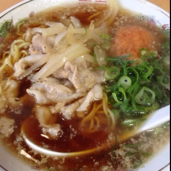 肉醤油ラーメン＆半チャン☆どこぞのラーメンとおんなじ、、、アジゎイマイチやけど
７８０円なり〜|Shuichi Kikutaさん