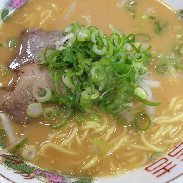 Snapdishの料理写真:半ちゃんセット☆味噌トンコツラーメン＆焼きめし☆ん〜〜〜な感じ(´Д` )
６００円なり〜|Shuichi Kikutaさん