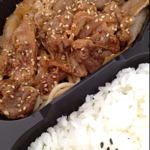 焼肉弁当♪(´ε｀ )
ん〜イマイチ(´･_･`)|Shuichi Kikutaさん