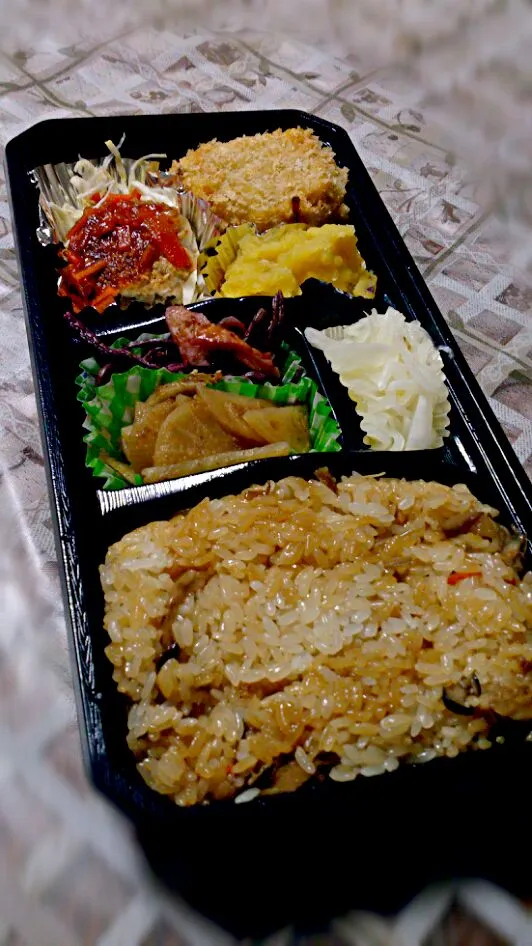 「たきこのたきこみご飯弁当」ぜ～んぶ手作り500円|ユミさん