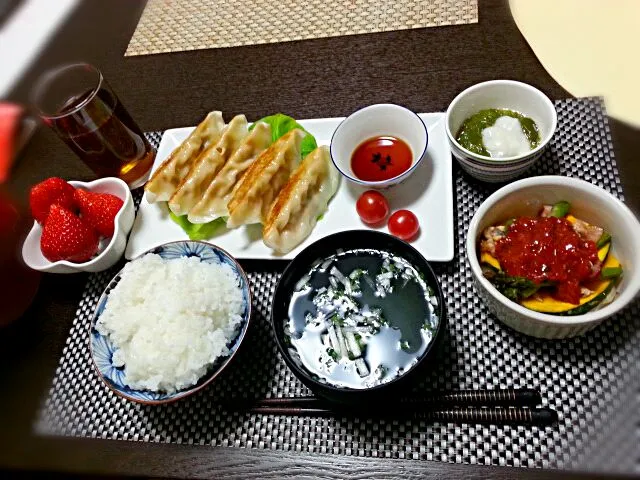 餃子 サラダ菜とプチトマト
グリル野菜 トマト味噌かけ
めかぶトロロ
ネギ塩スープ
イチゴ|rinkoさん