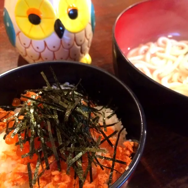 Snapdishの料理写真:◼︎親子丼◼︎
鮭といくらの親子丼。いつの間にかいくらが大好きになりました。|zukkoliiniさん