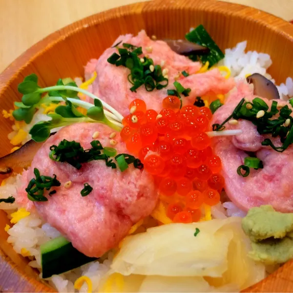 Snapdishの料理写真:◼︎ネギトロいくら丼◼︎
成田空港にて。半分食べた後は、お茶漬けにして食べると最高に美味しい^_^|zukkoliiniさん