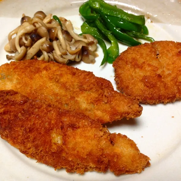 揚げ物と湯豆腐💕
湯豆腐って簡単で美味しいな♡
湯豆腐の時はチョット高めの豆腐を買うのです(*´3｀*)ゞ|okame27さん