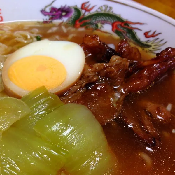 インスタントラーメン💕
トッピングに力を入れてみた！味付け卵、青梗菜、生玉ねぎみじん切り、焼豚の代わりに焼肉タレで豚コマを炒めてトッピングですd(^_^o)安いラーメンもご馳走になりました♡|okame27さん