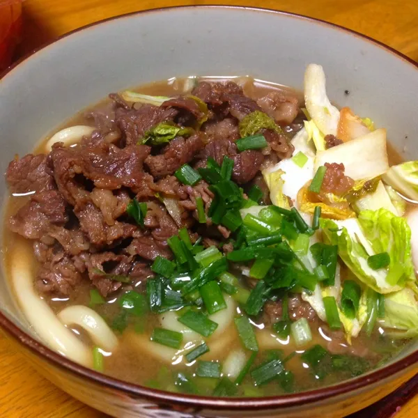 肉うどん•キンピラご飯•デザート💕
寒い夜は暖かいうどんだなぁ〜♡余ってたキンピラに牛肉を加えて煮てご飯に混ぜたら美味！アンコに見切り品¥90のチョコ生クリーム(ﾟｍﾟ*)ﾌﾟｯ|okame27さん