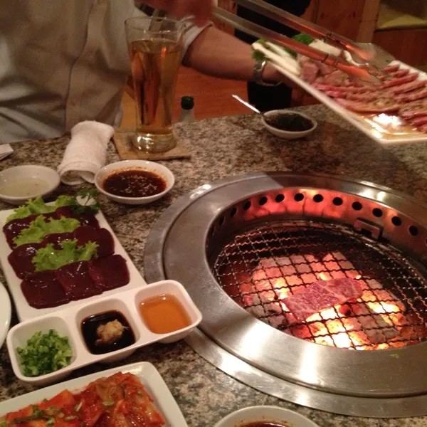 先日上司たちと行った焼肉屋さん。和牛セットうまーっ！シメに同僚オススメの梅シソ冷麺。マスタードが出てきてビックリ。お腹いっぱいで試さなかったけど、付けてみれば良かったー(>_<)|blueroseさん