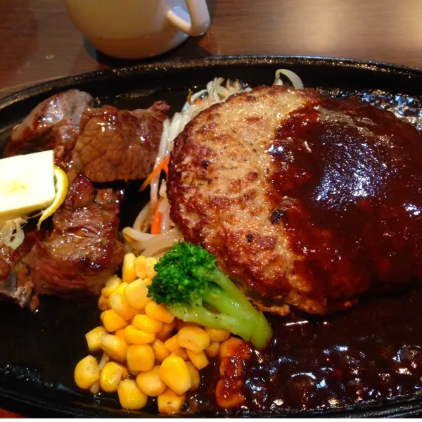 ハンバーグと牛スジカレー💕
ハンバーグは、通常メニューとランチの食べ比べでランチの方がまだ美味しい！どうして？牛スジカレーは、普通に美味しい〜。
リピは無いなf^_^;|okame27さん