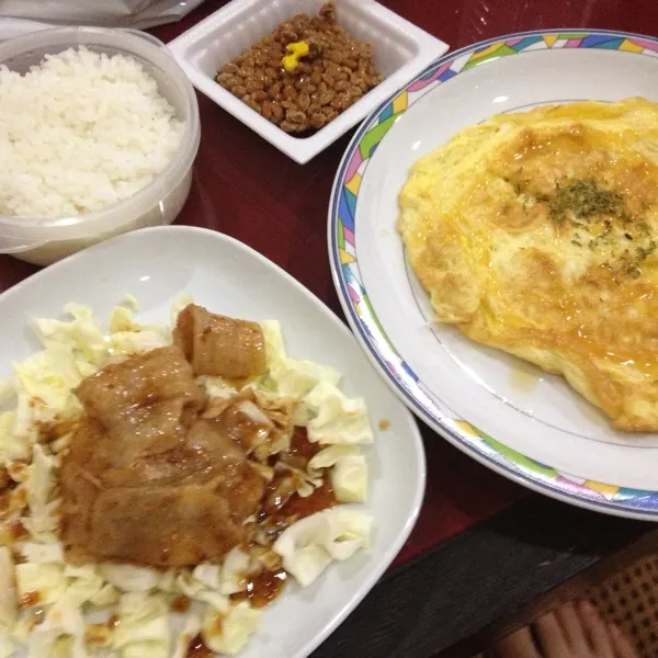 今日は一人夕飯。豚の生姜焼きでキャベツたっぷり摂取。卵はタイ風オムレツに。ひき肉は入れずに卵オンリーで、スイートチリソースをかけて、それっぽく（＾ω＾）|blueroseさん