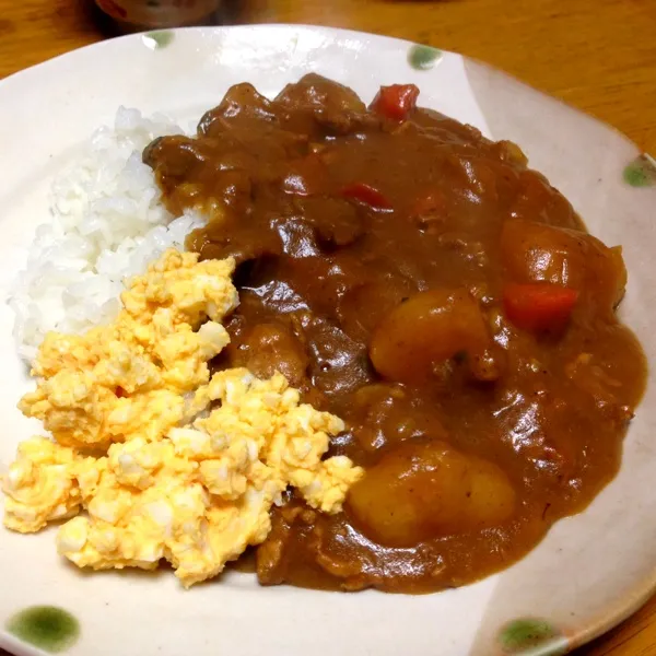 朝カレー💕 とポテチ
昨日の夜に仕込んでおいたカレー♡
ガラムマサラを加えて一味違うカレーのはず🌻
で、夜もカレー(^◇^;)|okame27さん