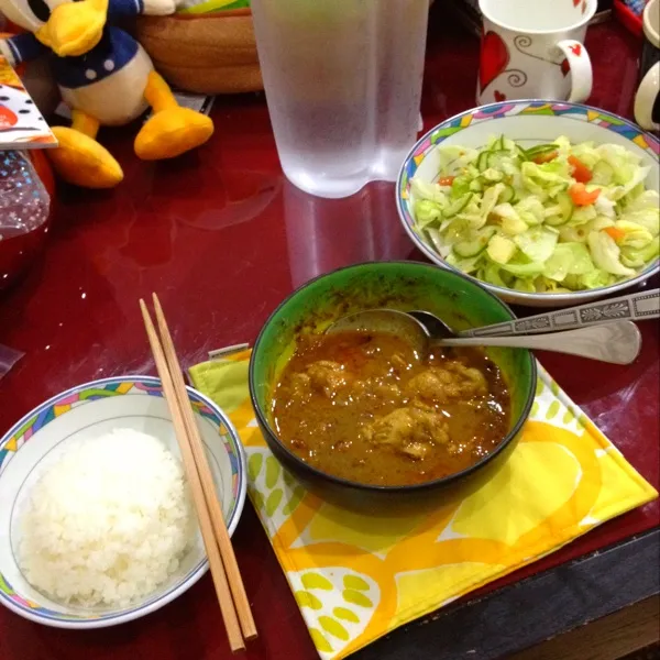 今日の夕飯は、残り物。チキンカレーと、サラダは、キュウリとトマトのアップルビネガー和えを、レタスでかさ増し。|blueroseさん