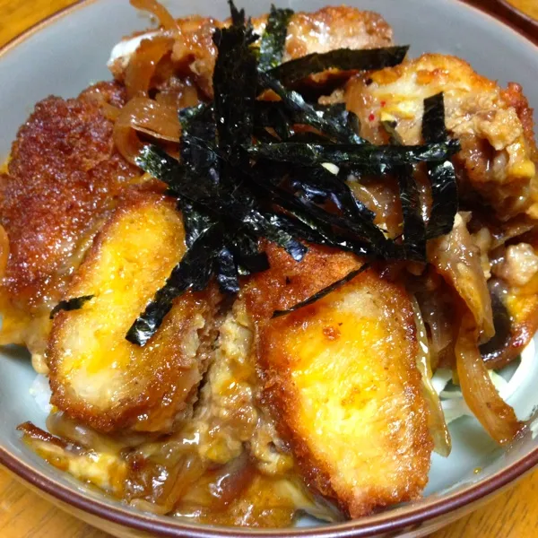 鶏肉のカツ丼💕
いつ冷凍したか？の鶏肉の揚げ物、多分1ヶ月以内！カツ丼の汁は、すき焼きの余り汁を冷凍保存したものだから美味しい〜( *＾皿＾)|okame27さん