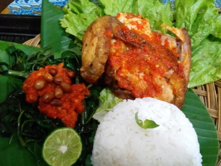 Ayam Bumbu Plecing|Theresia Yovitha Herwandaさん