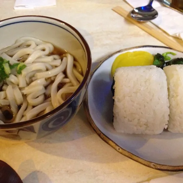 明日のマラソンに向けて、カーボローディング

甥っ子の食べたコロッケカレーも！
5.7キロ走った後に、シーワールドでも駆け回りました。
若いって素晴らしい（笑）|youandme110さん