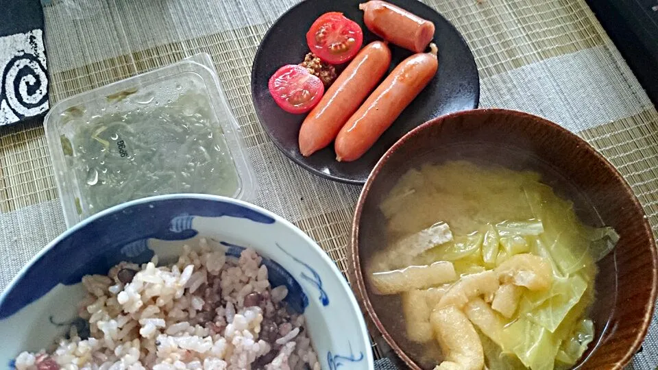 めかぶ＆ウィンナソーセージ＆キャベツの味噌汁|まぐろさん