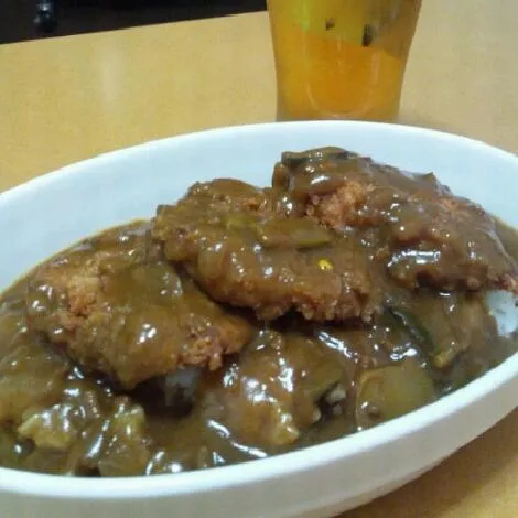 晩ごはん。
カツカレー。ビール付き(^^)v|kkstitchさん