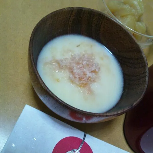 Snapdishの料理写真:お雑煮♪にんべんのかつおだしに、かつおぶし。|kkstitchさん