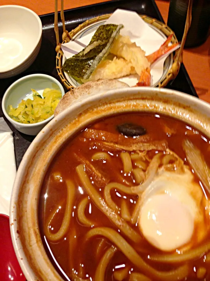 さとで、名古屋名物…エビ天味噌煮込みうどん|めぐさん