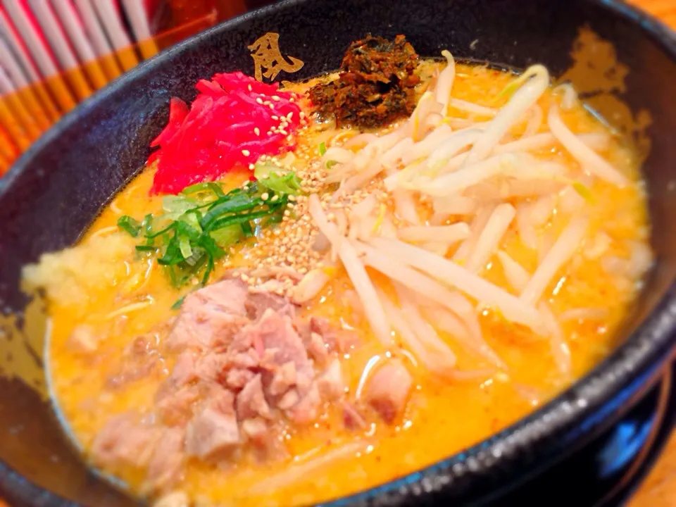 とんこつ味噌ラーメン🍜|おかっぴーさん