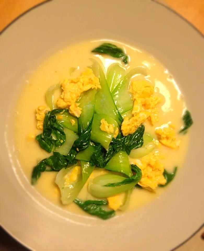 Baby bok choy and fluffy eggs in cream sauce|Kirk Awiamさん