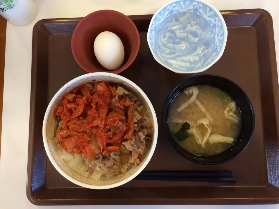 すき家 キムチ牛丼(並)•たまごセット|ばーさんさん