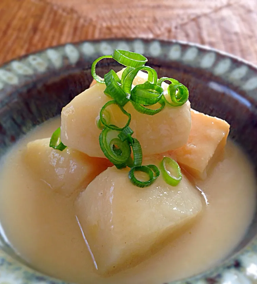 里芋と厚揚げの白味噌煮♪|くにぽんさん