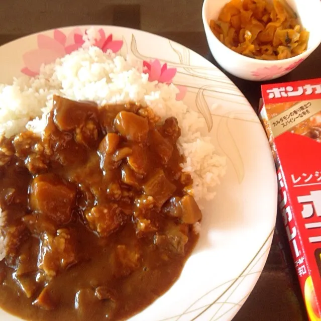 昼飯は日本から送ってもらったカレーに福神漬け|Kenny Hiraiさん