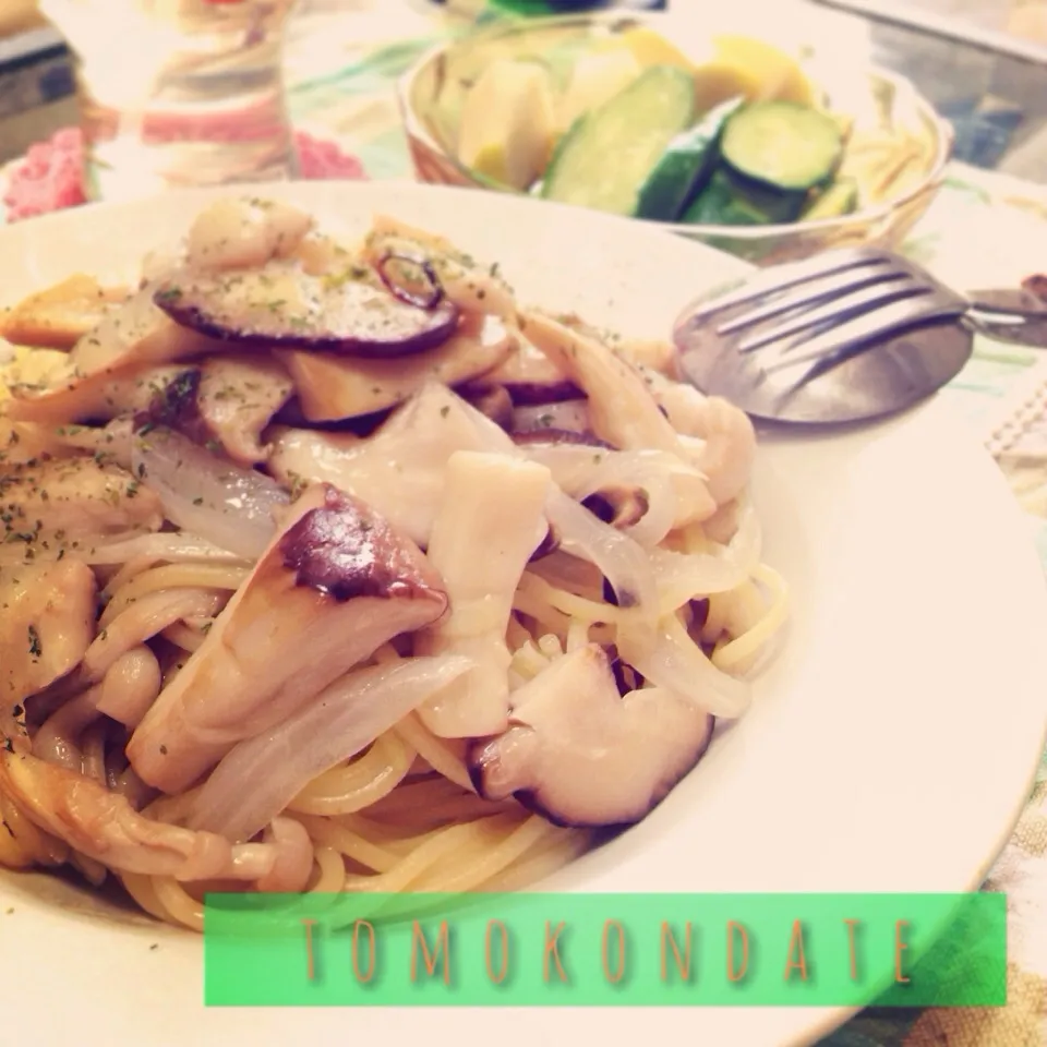 今日のトモコンダテは茸と新玉ねぎのペペロン🍄🍝🍴。|🇯🇵ともこちゃん。さん