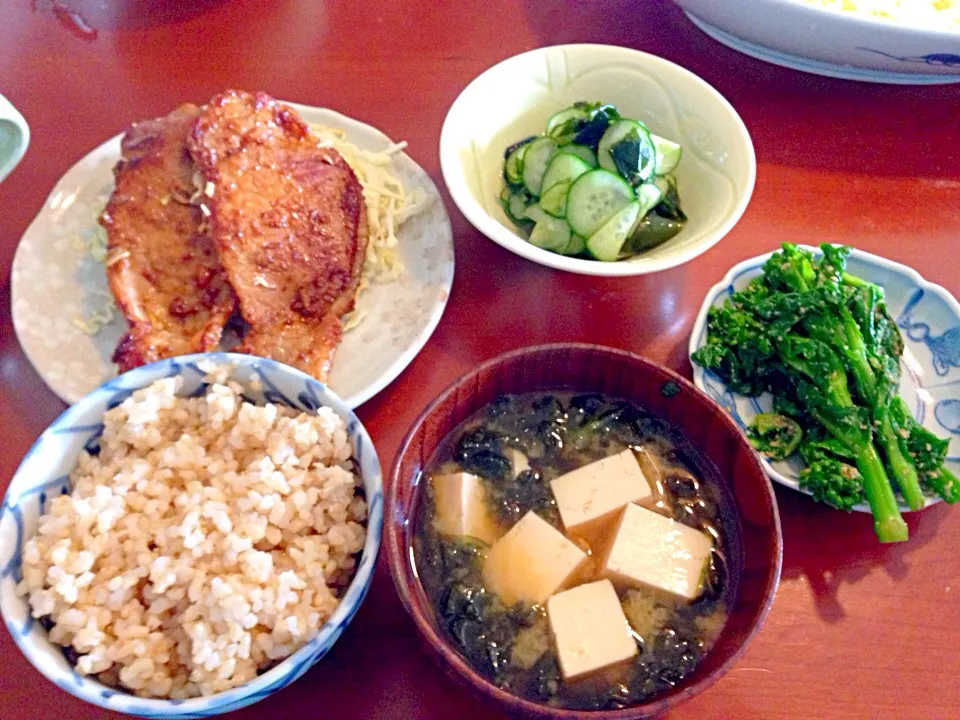 Snapdishの料理写真:豚生姜焼きとその他小鉢 Japanese ginger pork and assorted side dishes|Funky Chefさん