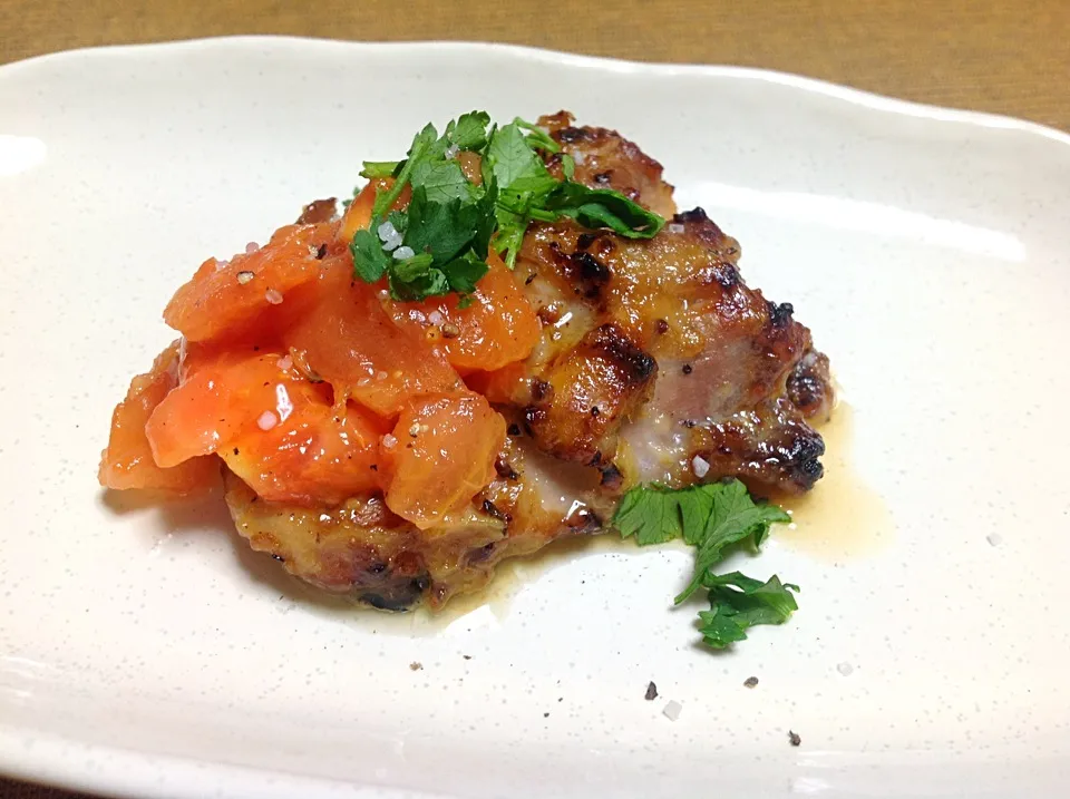 Grilled chicken....topped with roasted fruit tomatoes and cilantro!!|angieさん