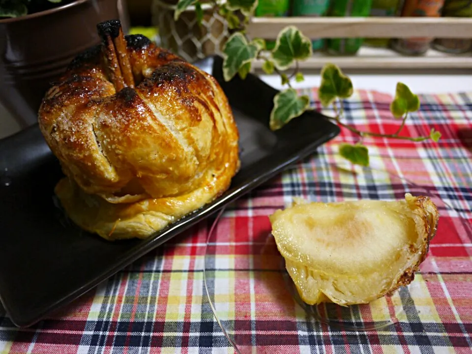 香ばしくてジューシー♪ 丸ごとアップルパイ🍎|石川洋子さん