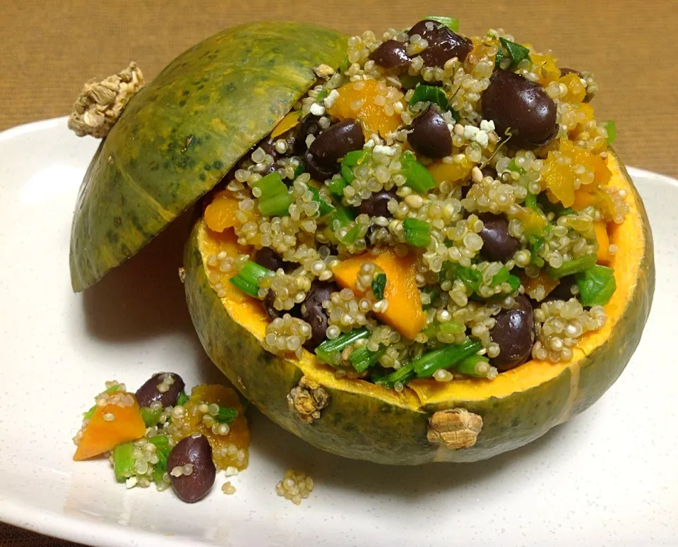 Snapdishの料理写真:Japanese pumpkin, stuffed with quinoa, spinach and black beans!|angieさん