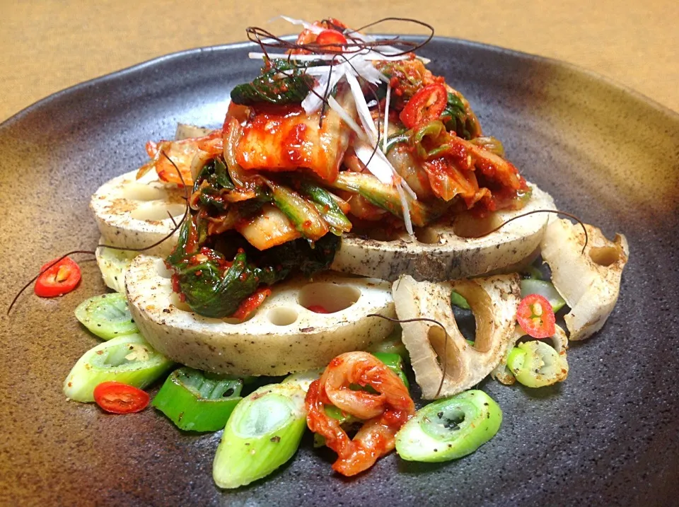 Grilled organic lotus root, with homemade kimchi and spring onions!|angieさん