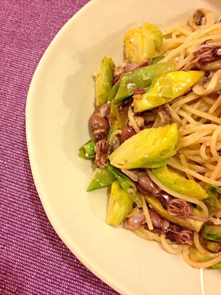 ホタルイカと芽キャベツのペペロンチーノ|よっちゃんさん