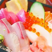 Snapdishの料理写真:chirashi チラシ丼 寿司 刺身 sushi sashimi|sharさん