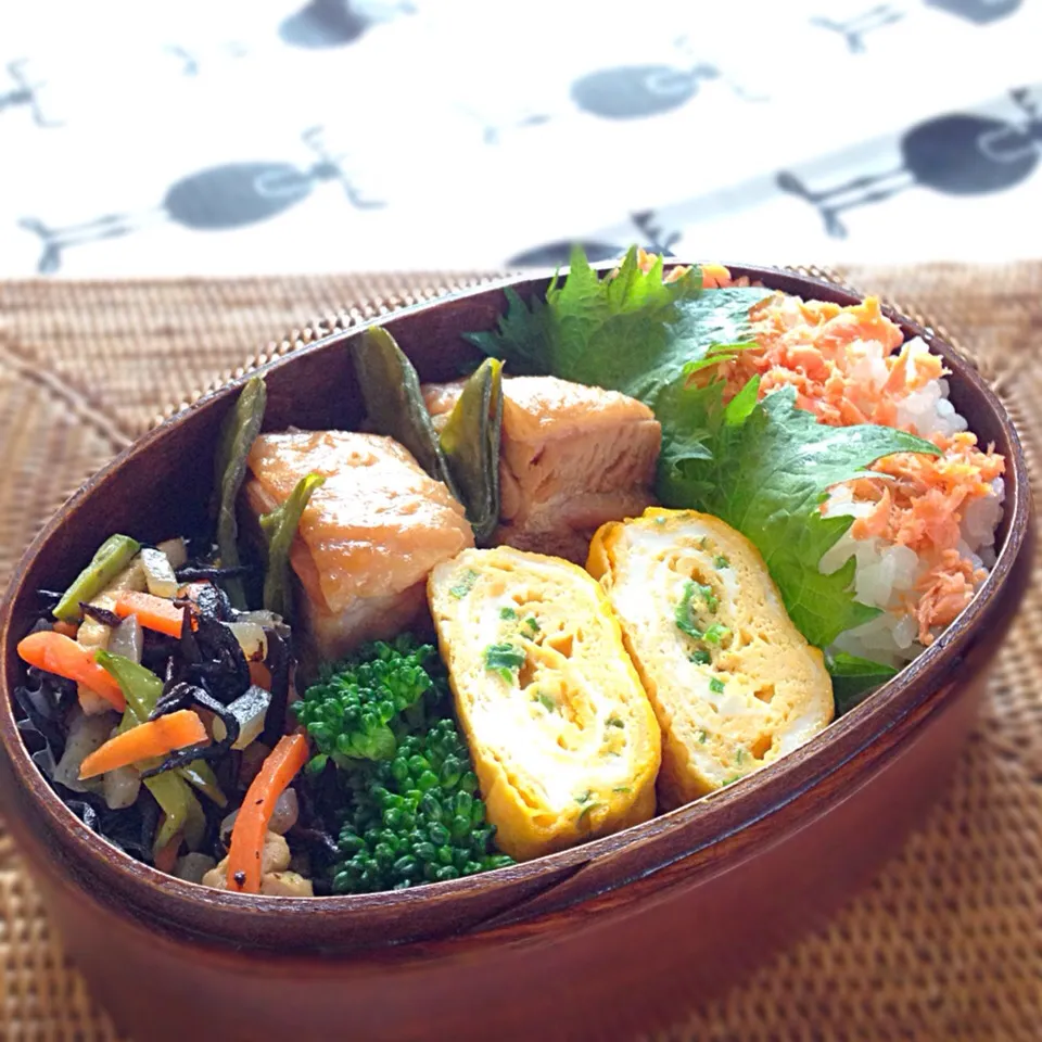 鶏の醤油煮込み弁とー♪|くにぽんさん