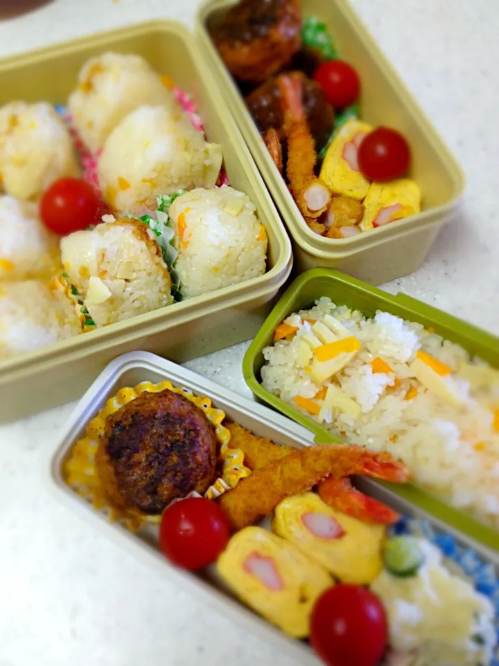 Snapdishの料理写真:お花見弁当。たけのこご飯おにぎり。|はるさん