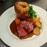 Roast beef and Yorkshire pudding.|Mark Farthingさん